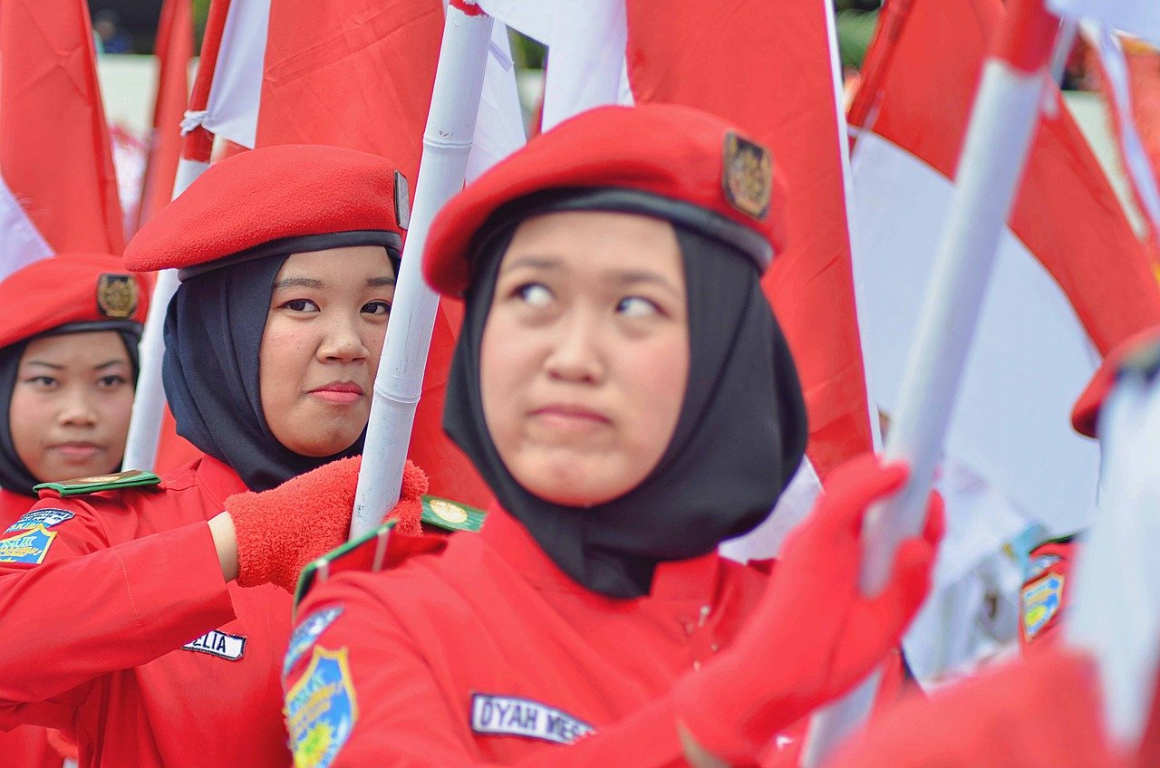 Tahun 2024 menandai peringatan 79 tahun kemerdekaan Indonesia, sebuah refleksi atas sejarah panjang perjuangan untuk meraih kebebasan dari penjajahan. Pada 17 Agustus 1945, Proklamasi Kemerdekaan Indonesia dibacakan oleh Sukarno, didampingi oleh Mohammad Hatta, di Jakarta