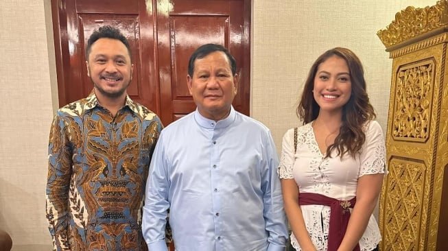 Wakil Menteri Kebudayaan (Wamen) Giring Ganesha dan Presiden Prabowo Subianto (Instagram/giring)