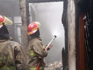 Rumah Warga Hangus Terbakar, Damkar Tangsel Pastikan Tak Ada Korban Jiwa