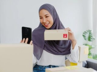 Pengiriman Logistik Jelang Ramadan Diprediksi Naik Hingga 30%, Bagaimana Kesiapan Customer Service Anda?