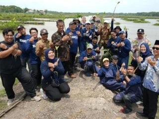 Perkuat Ketahanan Ekosistem Muara Beting, SUCOFINDO Tanam 5.000 Bibit Mangrove