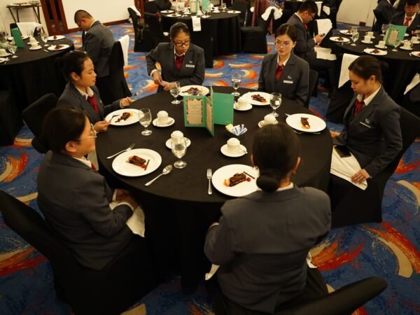 Langsung Terjun Bersama Industri, Program Hotel Management BINUS University Berikan Pengalaman Table Manner dan Operasional Hotel di Le Meridien, Jakarta