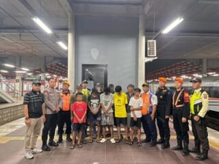 KAI Daop 1 Jakarta Berhasil Tangkap Pelaku Pelemparan KA Gunungjati dan KA Manahan di Kelurahan Bekasi Jaya, Kecamatan Bekasi Timur, Kota Bekasi