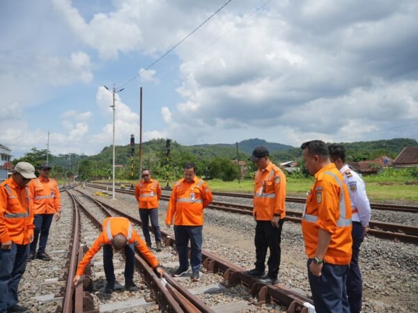 KAI Daop 2 Bandung Pastikan Keselamatan Perjalanan dan Pelayanan Penumpang Terjamin dengan Baik