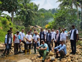 KTI dan PJT II Bersinergi Lestarikan Lingkungan Lewat Aksi Bersih Sungai Cikoneng di Padarincang
