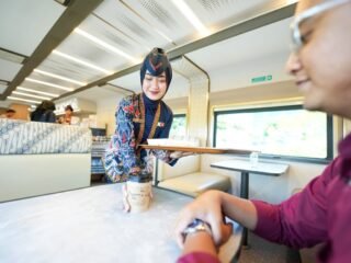 Selama Bulan Ramadhan, Kuliner Kereta Siapkan Menu Takjil untuk Penumpang Kereta Api