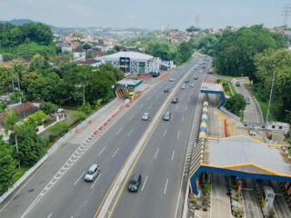 One Way Lokal di Tol Semarang Masih Berlaku, Lalu Lintas Terpantau Lancar dan Terkendali