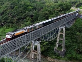 KAI Daop 2 Bandung Tanggapi Viral Jembatan Cirahong, Tekankan Prioritas Keselamatan Perjalanan KA