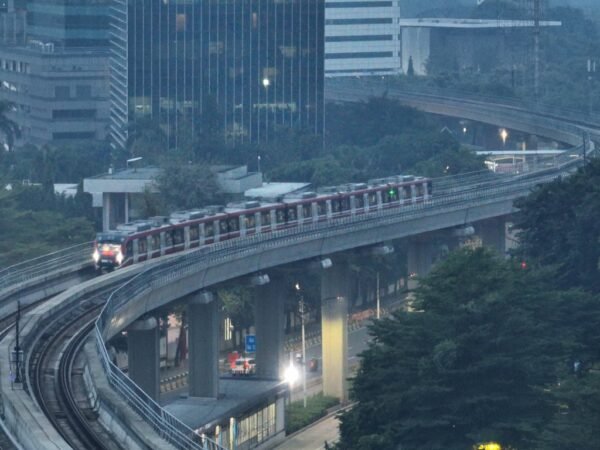 LRT Jabodebek Jaga Ketepatan Waktu di Atas 99% di Tengah Tingginya Mobilitas Perkotaan