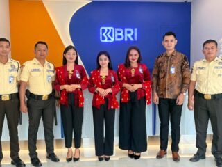 Semarak Hari Kartini, Pekerja BRI Branch Office Pantai Indah Kapuk Tampil Elegan dengan Kebaya Merah