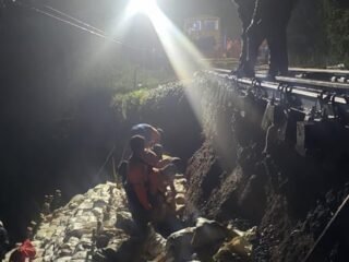 Hujan Deras Kembali Gerus Jalur KA di Petak Cibeber–Lampegan, Perjalanan KA Siliwangi Dibatalkan Demi Keselamatan