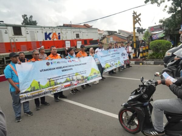 KAI Daop 2 Bandung Imbau Masyarakat Disiplin Berlalu Lintas di Perlintasan Sebidang Demi Keselamatan Bersama