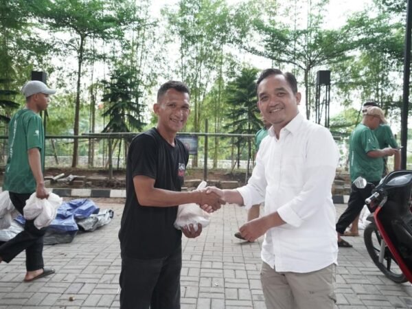 Momen Iduladha, LRT Jabodebek Distribusikan Daging Kurban kepada Warga & Yayasan Sekitar Operasional