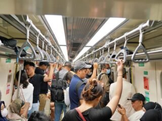 KLB Uji Coba LRT Jabodebek Mulai Dimanfaatkan Pengguna pada Jam Sibuk Pagi