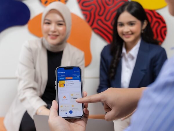 Bank Raya Dukung Inklusi Keuangan Digital Generasi Muda dan K-popers  di P-Land: K-pop Art Market Vol.5