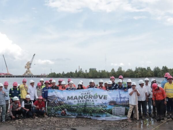 Menjaga Mangrove, Mengamankan Masa Depan: SUCOFINDO Dukung Konservasi Pesisir di Kalimantan Selatan