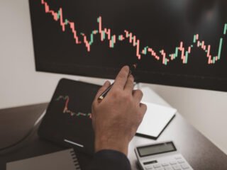 Midweek Volatility: Strategi Aman Menghadapi Rilis Data Ekonomi Berdampak Tinggi