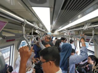 Jelang Tiga Tahun Beroperasi, LRT Jabodebek Cetak Rekor 3 Juta Pengguna dalam Sebulan