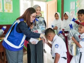 Dukung Pendidikan dan Semangat Belajar Anak, PT Jasamarga Tollroad Maintenance Salurkan Bantuan Tanggung Jawab Sosial dan Lingkungan Sambut HUT ke-38 di Tiga Sekolah Dasar Negeri Wanakerta