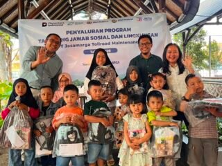 Dukung Pendidikan Anak Tenaga Kerja Operasional, PT Jasamarga Tollroad Maintenance Salurkan Bantuan Peralatan Sekolah Sambut HUT ke-38