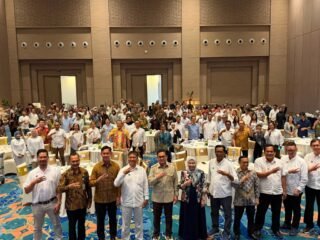 MENTERI PERDAGANGAN DORONG PERLUASAN INDUSTRI MEBEL DAN KERAJINAN INDONESIA MENUJU PASAR GLOBAL  DI KOTA SURAKARTA