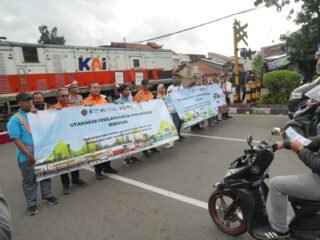 KAI Daop 2 Bandung Ingatkan Masyarakat Utamakan Keselamatan Saat Berada di Sekitar Area Operasional KA