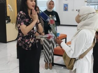 Semarak Hari Pelanggan Nasional, Pemimpin Cabang BRI BO Cut Mutiah Sambut Nasabah dengan Hangat