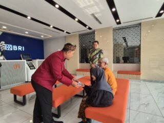 Hangat dan Berbudaya, BRI BO Otista Sambut Nasabah di Hari Pelanggan Nasional