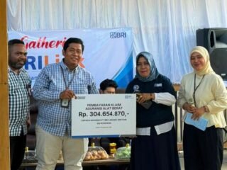Dukung Pemulihan Aset Nasabah di Sentani,  BRI Insurance Bayarkan Klaim Rp304,65 Juta 