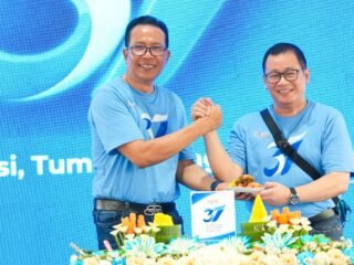 Semarak HUT Ke-37, Bank Raya Ajak Masyarakat Rasakan Pengalaman Raya Active Lewat Jalan Sehat