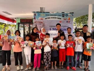 Tingkatkan Minat Baca, KAI Logistik Salurkan 1.700 Buku melalui Program “Gerbong Literasi”