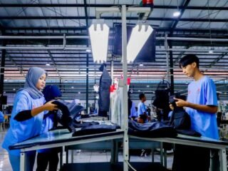 Akarsa Garment Indonesia: Solusi Penjahit Pakaian Pria Kustom Terpercaya di Jakarta Selatan