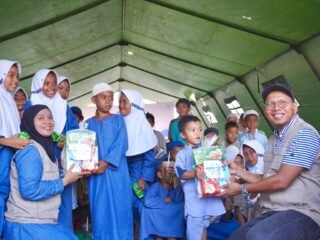 PT Etos Kreatif Indonesia dan Yayasan Rintisan Amal Bunda Turun Langsung ke NTT, Salurkan Makanan, Layanan Kesehatan hingga Dukungan Psikososial